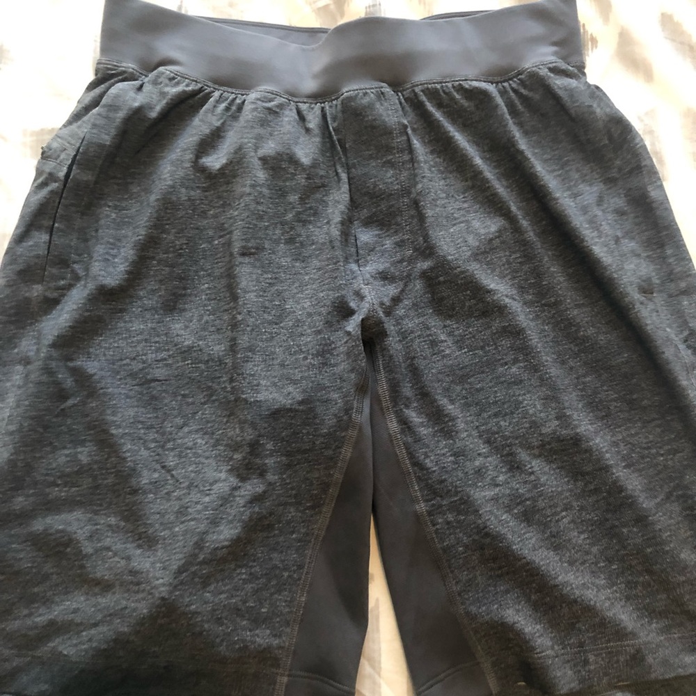 Barely used lined lululemon men’s shorts sz medium